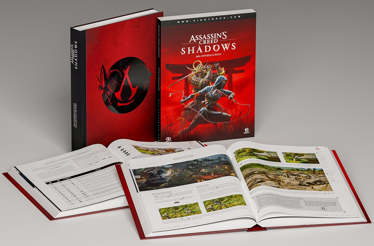 Buchset: Assassin's Creed Shadows Spielanleitung. Roter Einband, Spiellogo und offene Seiten.
