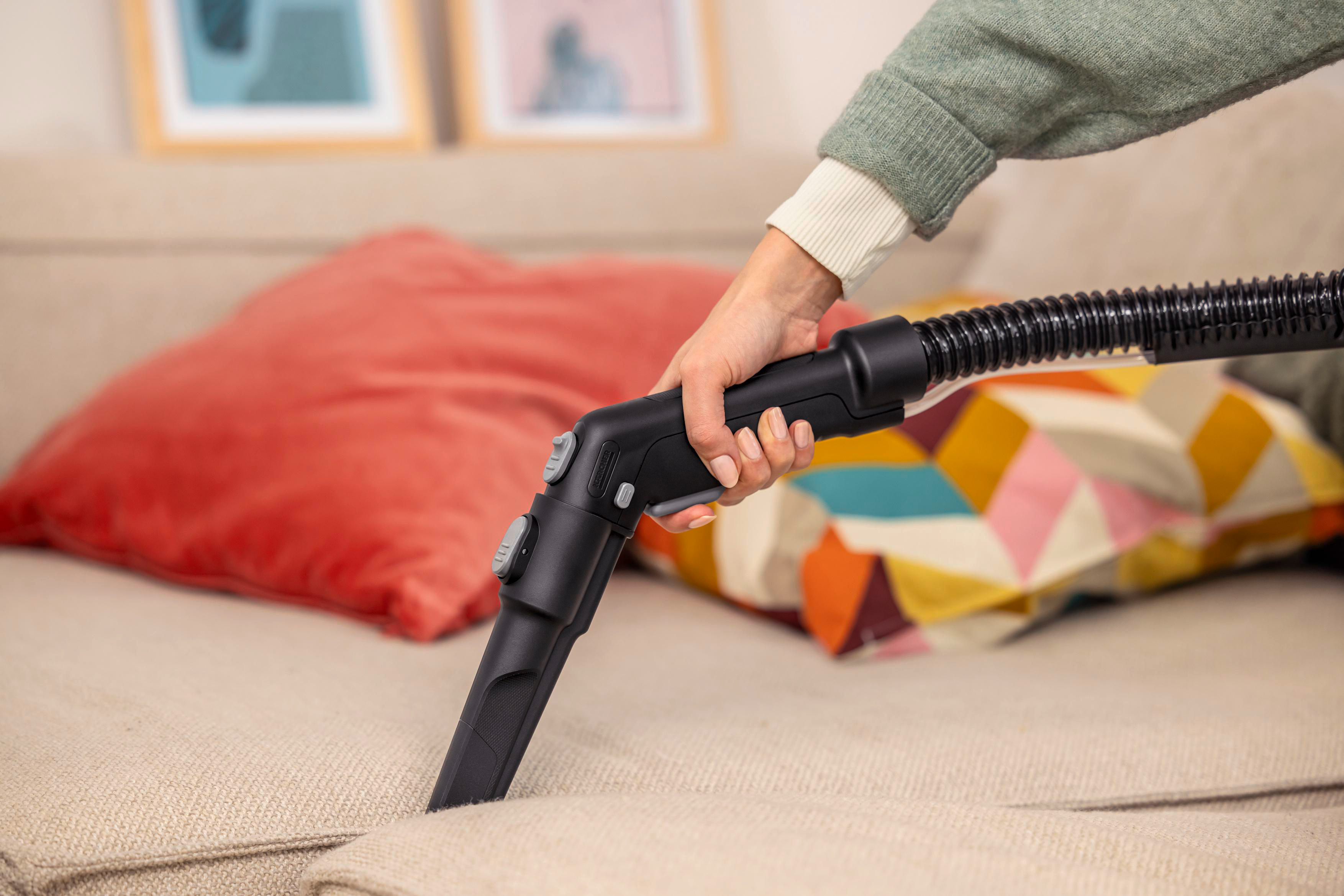 Handstaubsauger eines Sofas, Nahaufnahme der Düse.