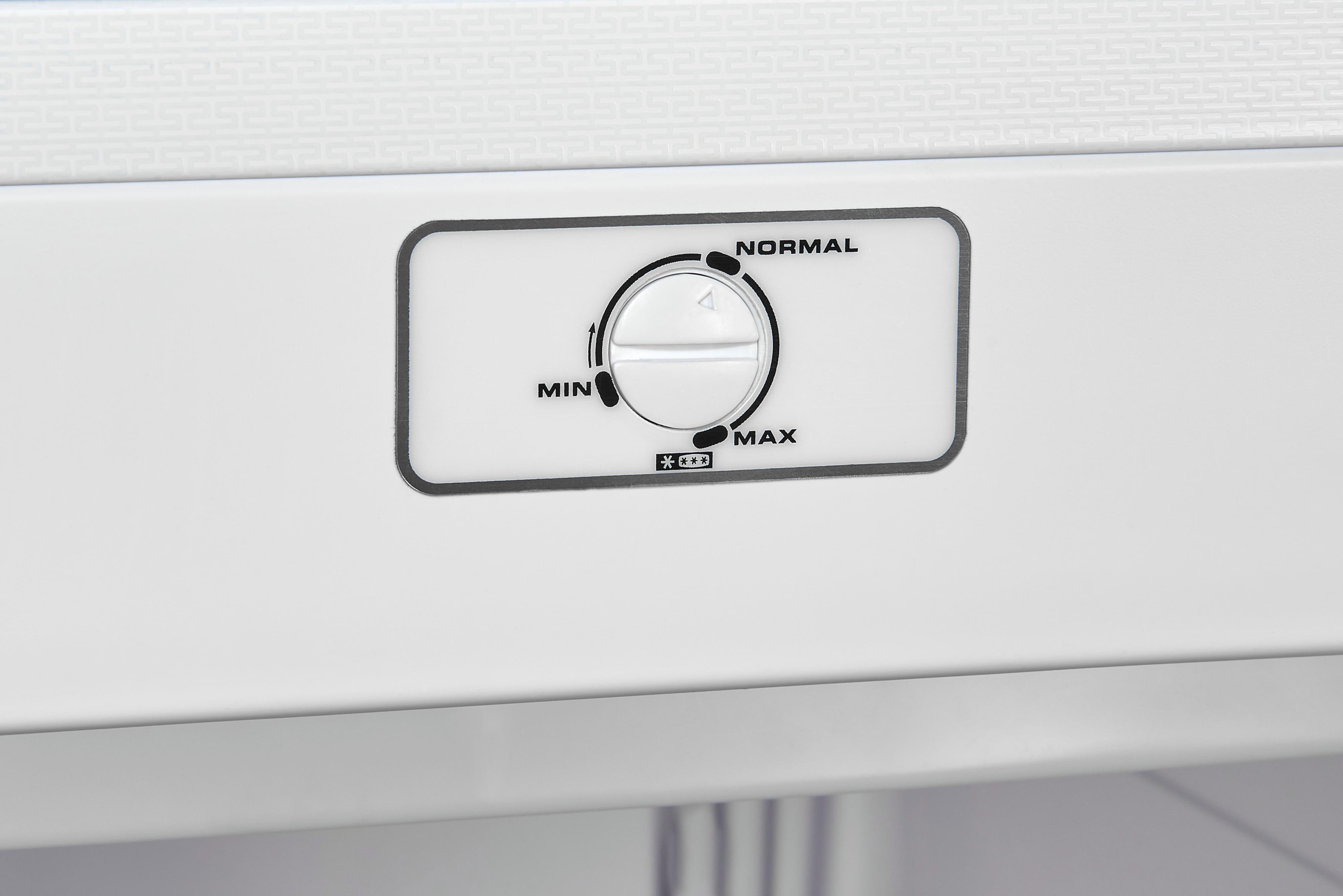 Nahaufnahme eines weißen Gerätebedienfelds mit einem Drehregler mit der Beschriftung 'MIN' bis 'MAX'.