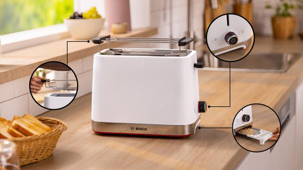 Weißer Toaster mit silbernen Akzenten, ein Korb mit Toast und Nahaufnahmen von Details.