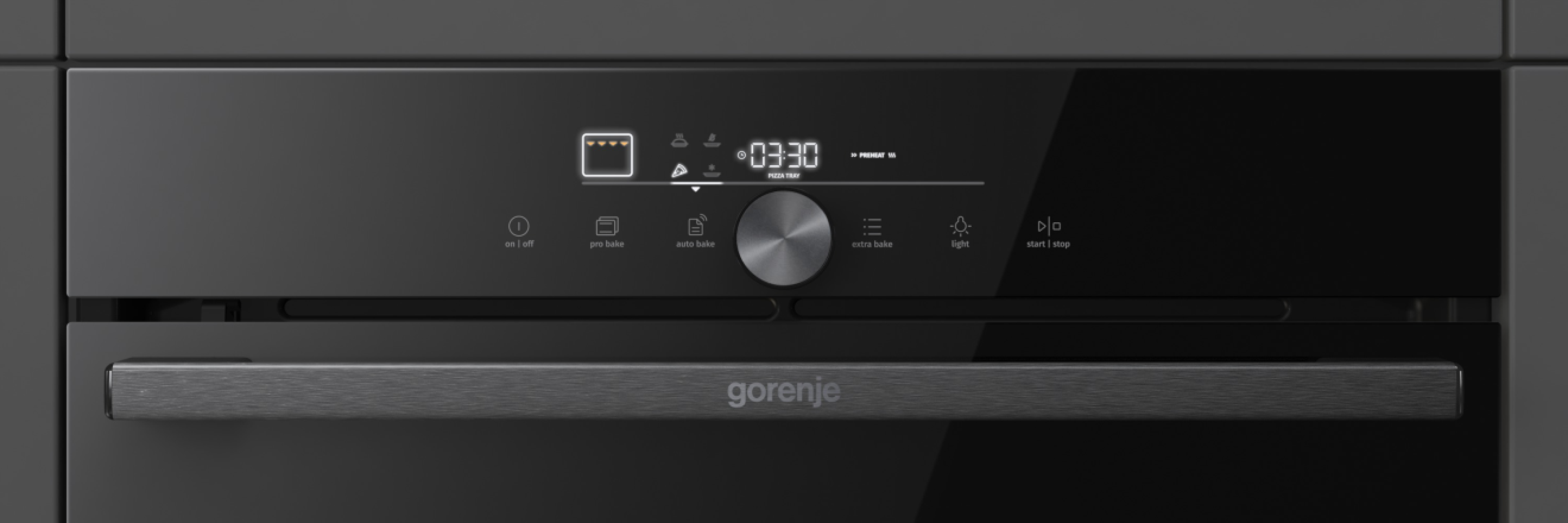 Fekete sütő vezérlőpanel digitális kijelzővel, gombokkal és fogantyúval.