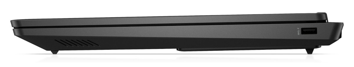 Czarny laptop, widok z boku. Pokazuje profil boczny z otworem wentylacyjnym, portem USB i małymi nóżkami.