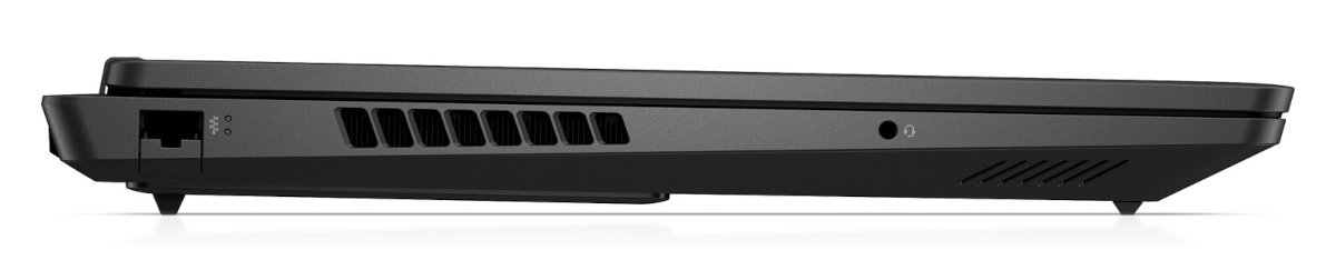 Czarny laptop z boku. Widoczne porty, wyloty powietrza. Laptop na białej powierzchni.