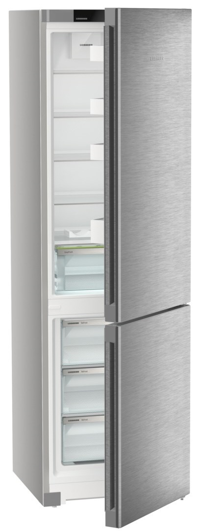 Lodówka ze stali nierdzewnej z otwartymi drzwiami, odsłaniająca półki i szuflady w środku.