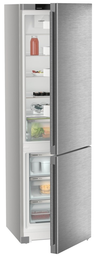 Srebrna lodówka z otwartymi drzwiami, ukazująca półki z jedzeniem.