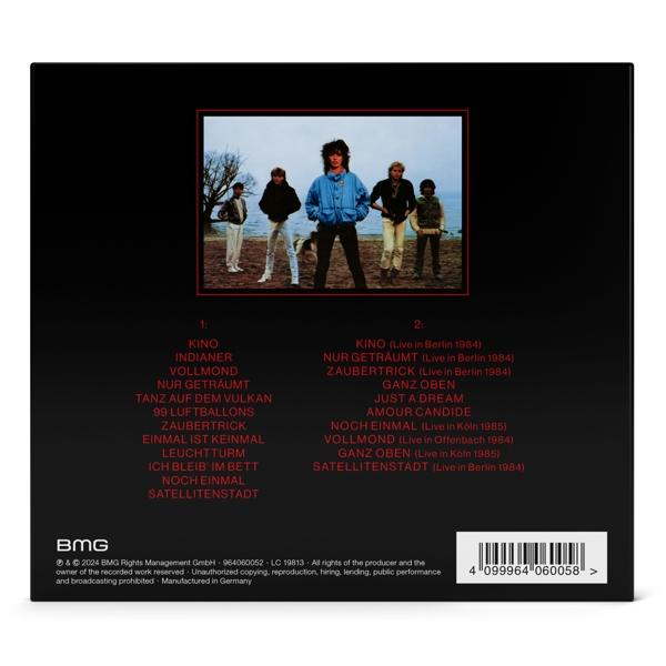 Ein CD-Albumcover mit einer Band auf der Rückseite und einer Trackliste.