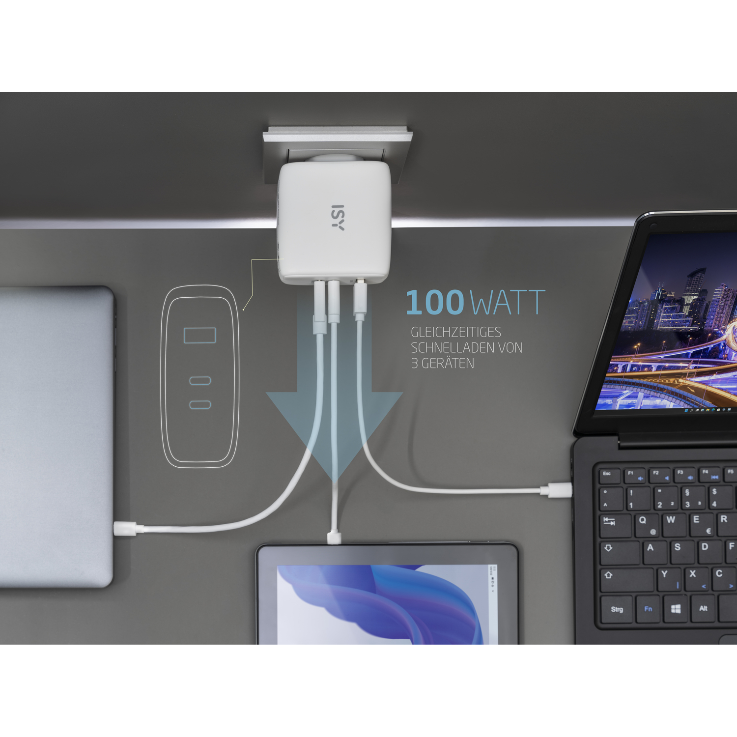 Een witte voedingsadapter met drie USB-kabels die apparaten opladen.