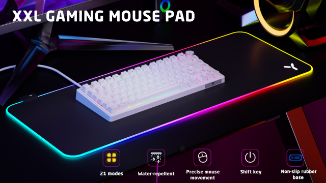 XXL gamer egérpad fehér billentyűzettel és logókkal.