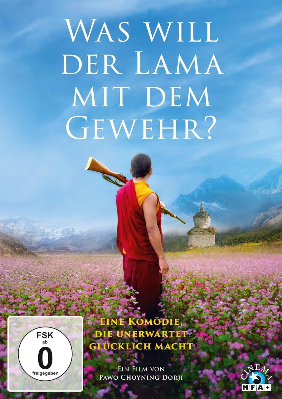 Filmplakat: Mann in roter Robe mit Gewehr in Blumenfeld, Berge im Hintergrund.