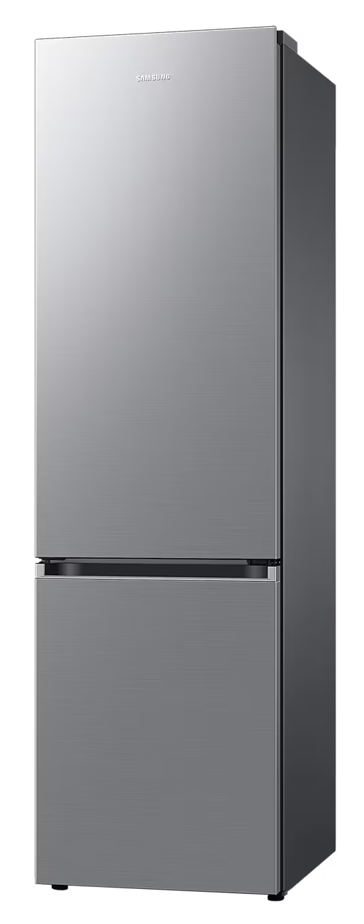 Egy rozsdamentes acél hűtőszekrény egy szobában.