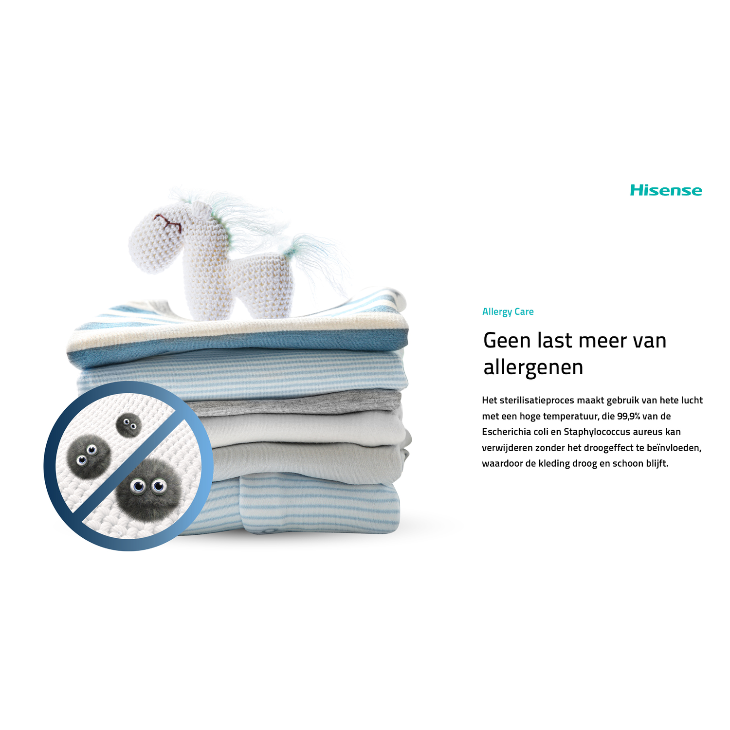 Een stapel gevouwen kleding met een klein speeltje en tekst over allergiezorg en luchtsterilisatie.
