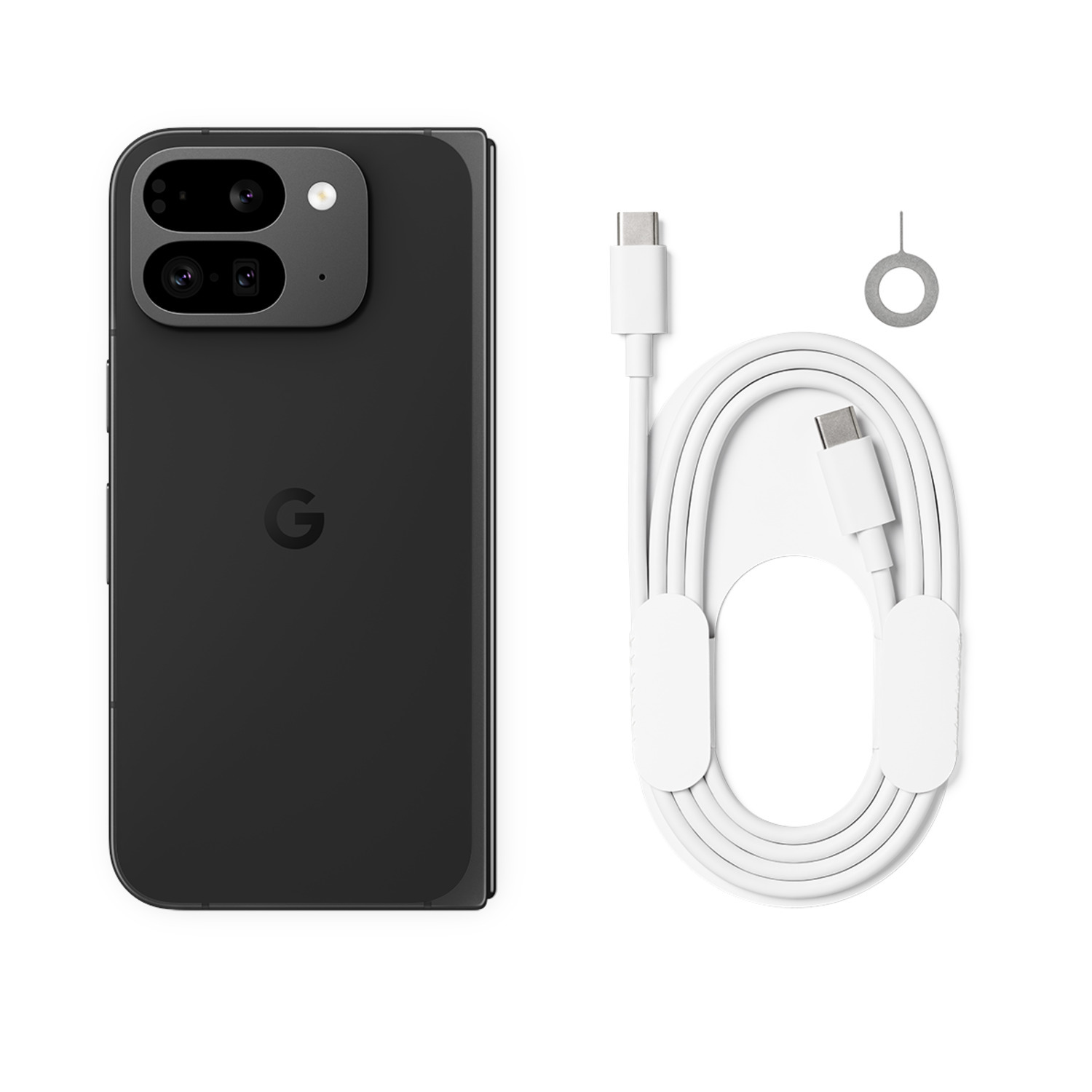 Zwarte telefoon met twee camera's, een kabel en een SIM-kaarttool op een wit oppervlak.