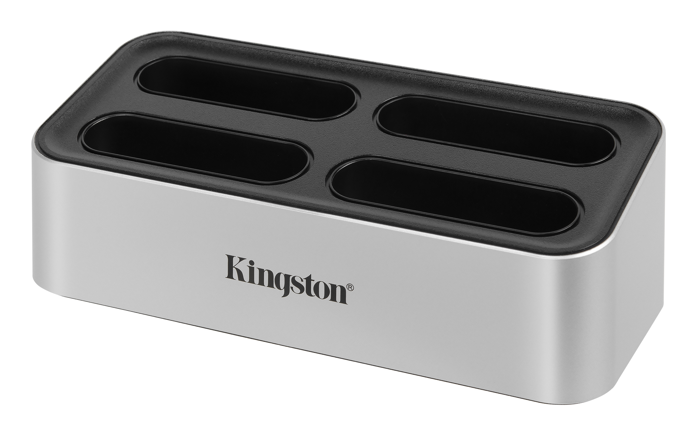 Silberner Kingston USB-Hub mit 4 Steckplätzen. Schwarzes Innenleben, Kingston-Logo auf der Vorderseite.