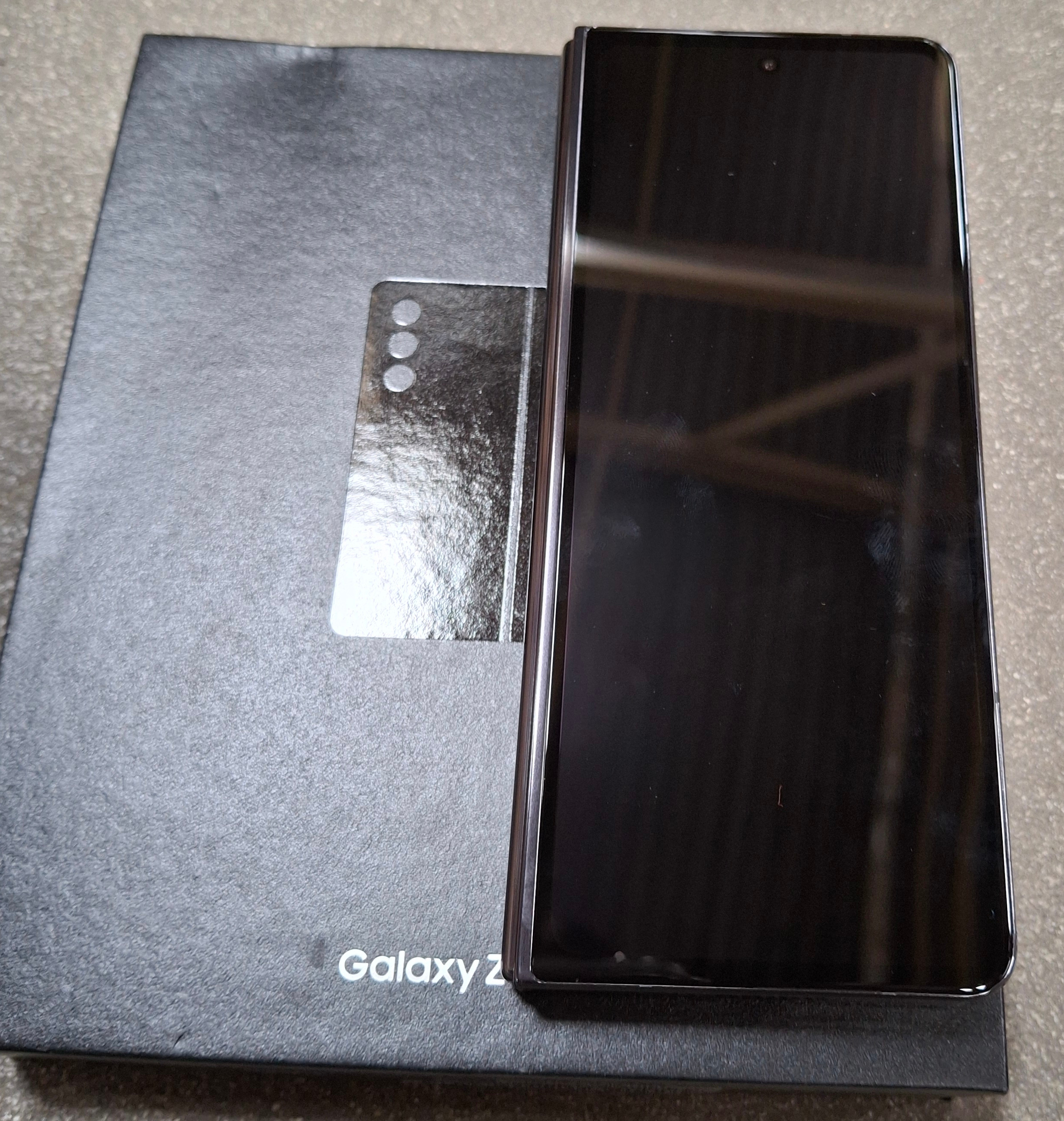 OUTLET - Smartfon SAMSUNG Galaxy Z Fold5 5G 12/256GB Czarny SM-F946BZKBEUE