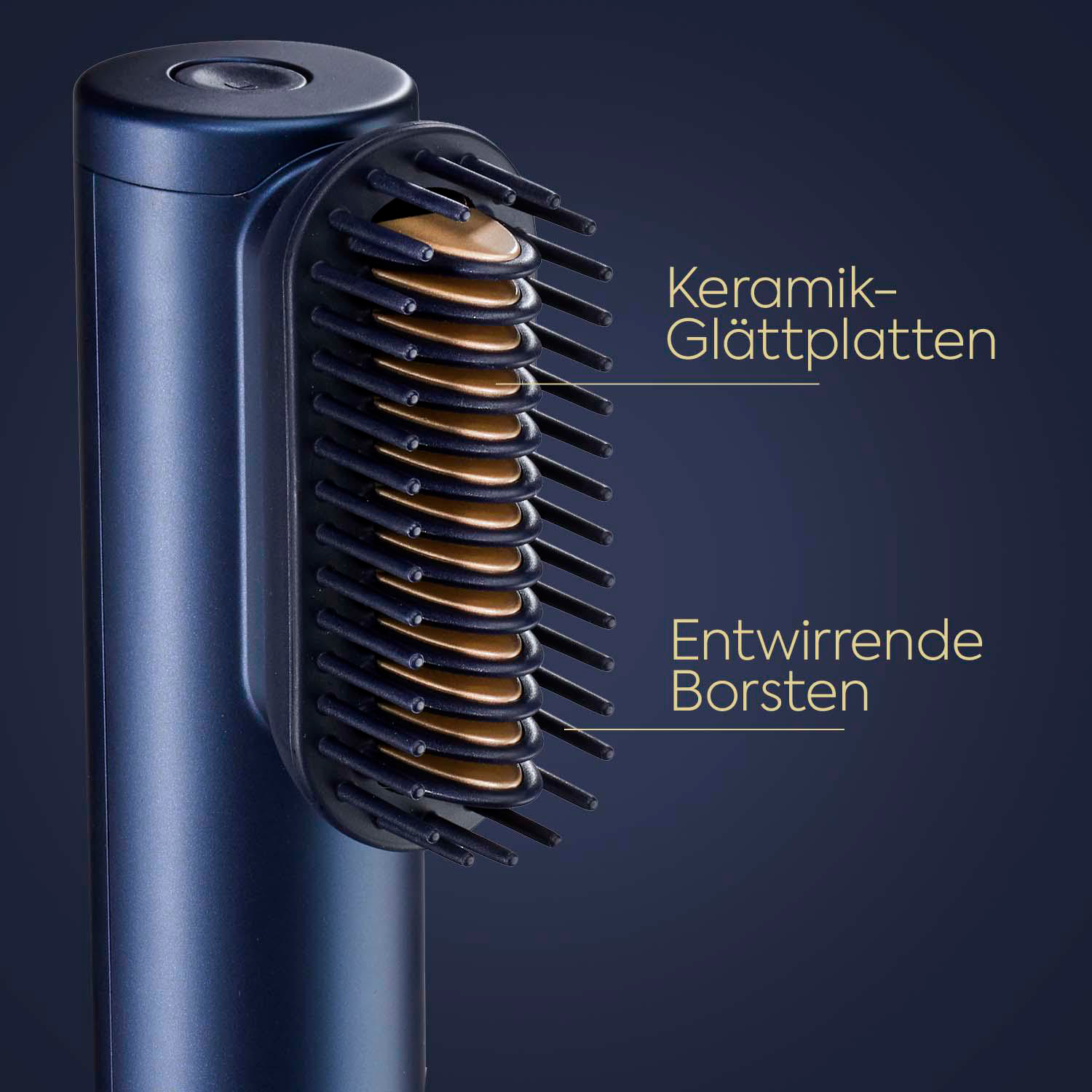 Nahaufnahme eines blauen Haarstylers. Es hat Keramikplatten und entwirrende Borsten.
