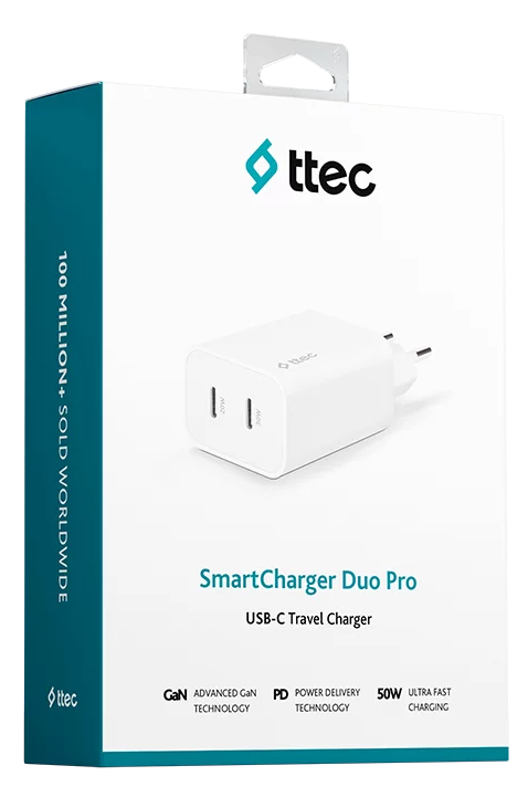 Egy fehér SmartCharger Duo Pro USB-C utazó töltő doboz, márkajelzéssel és termék részletekkel.