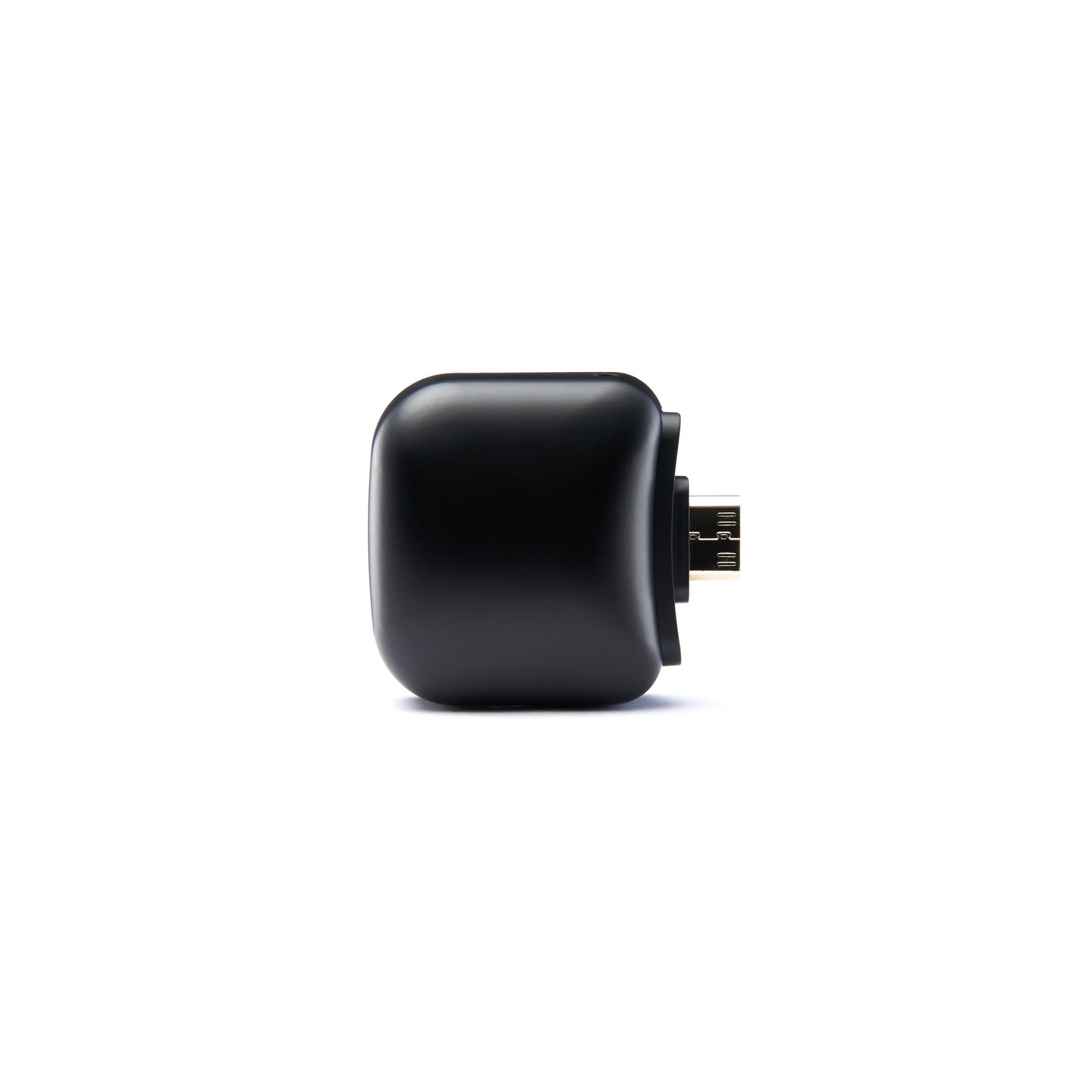 Een zwarte USB-adapter met afgeronde randen, getoond op een witte achtergrond.