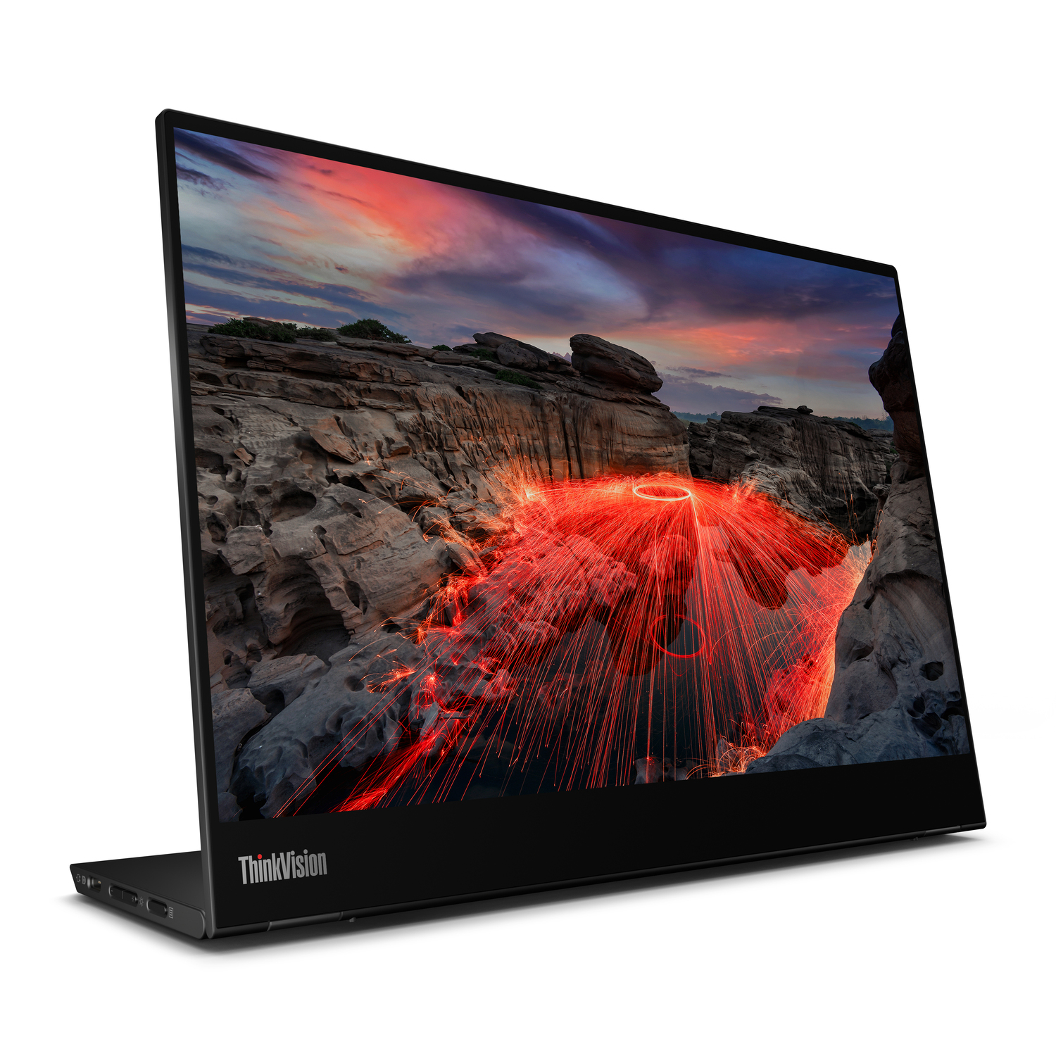 Een laptop met een kleurrijke, abstracte afbeelding, iets schuin, met een zwart frame, tegen een witte achtergrond.