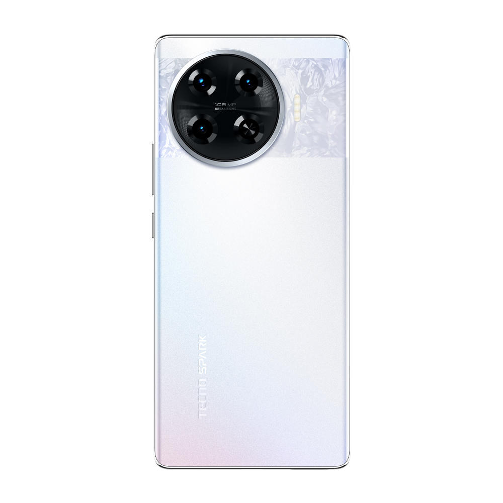 Beyaz akıllı telefon arkası, kamera modülü, Tecno Spark markası ve beyaz arka plan ile.