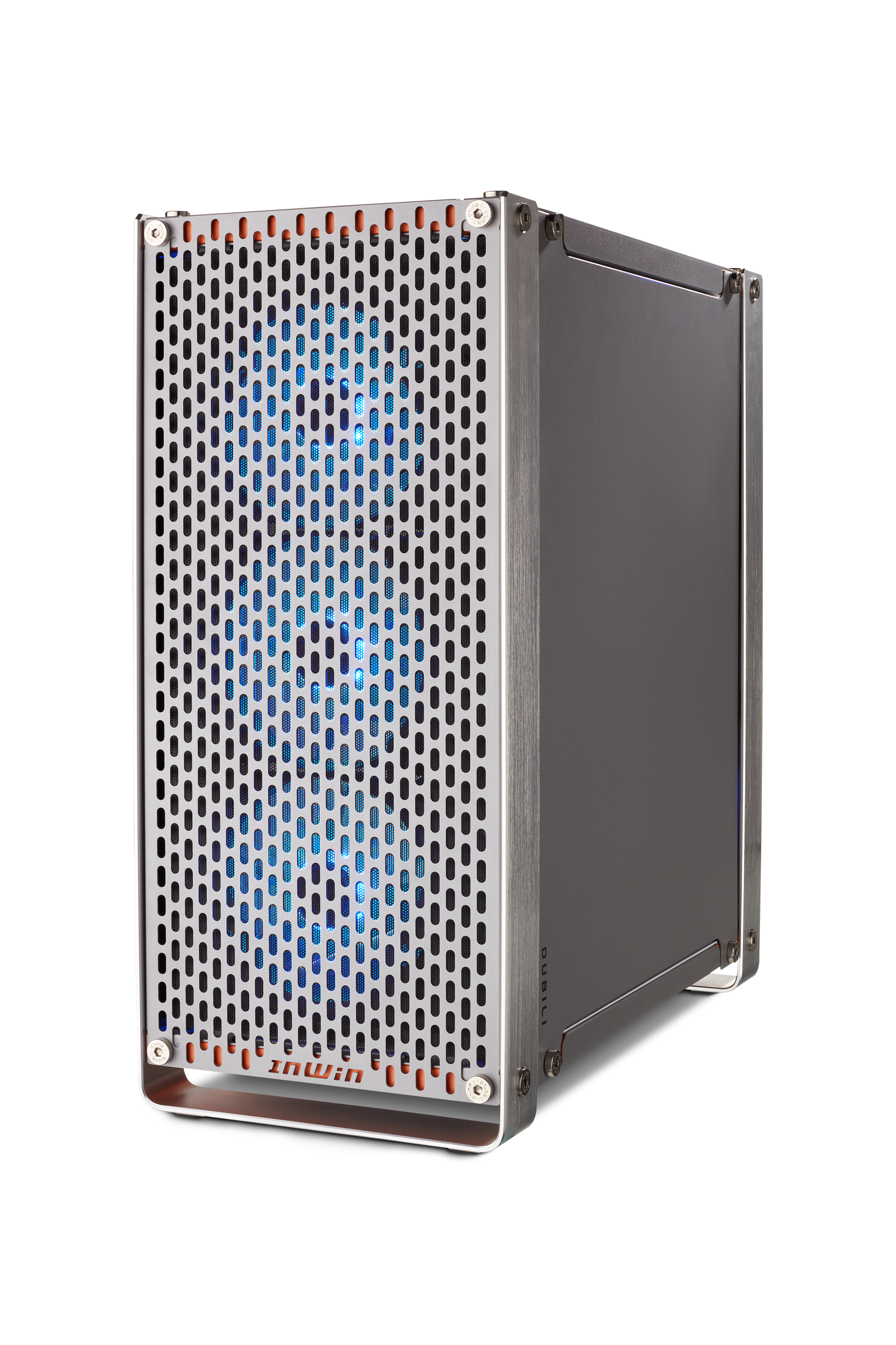 Ein silbernes Computergehäuse mit schwarzer perforierter Front und blauen Lichtern im Inneren.