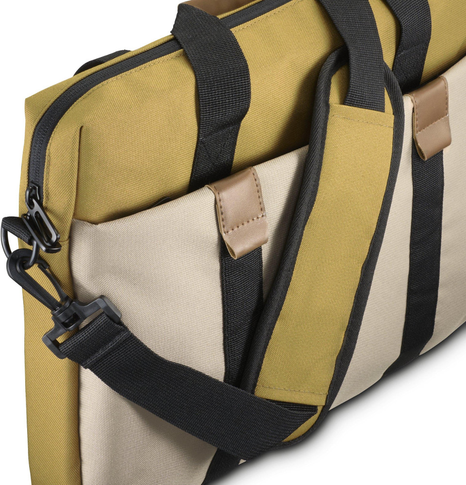 Zbliżenie musztardowej i beżowej torby z czarnymi paskami. Torba ma uchwyt i pasek na ramię.