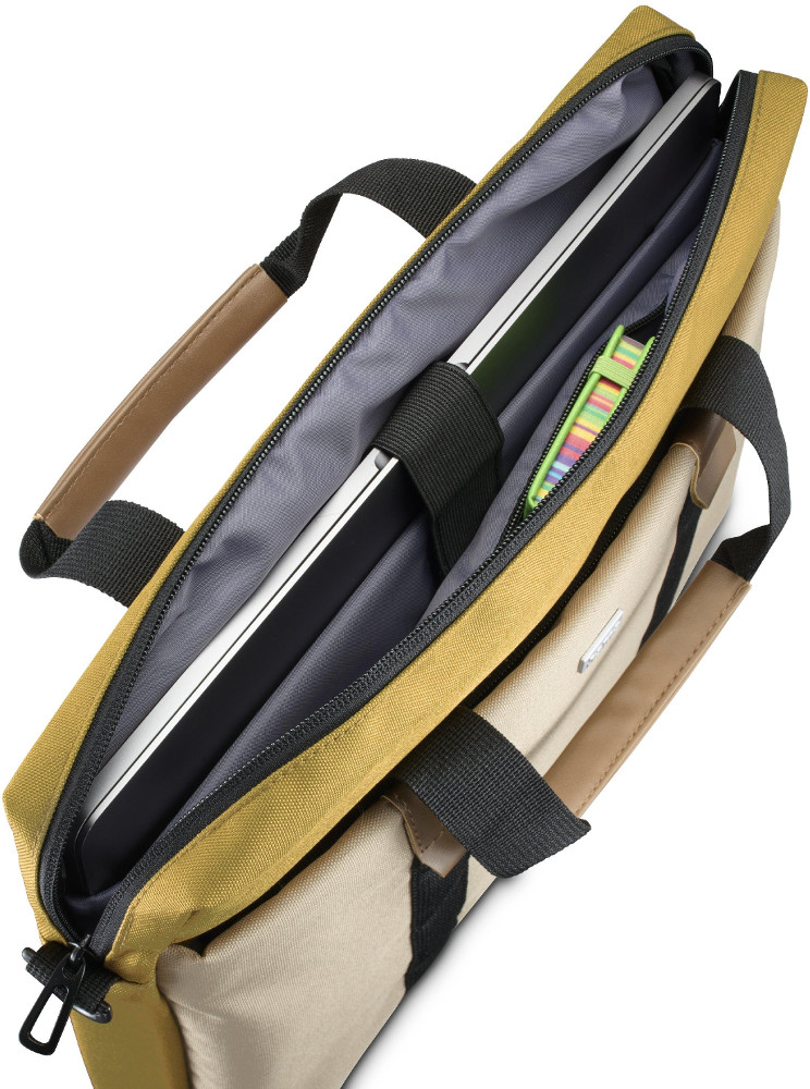 Otwarta torba na laptopa z laptopem, długopisem i notatnikiem w środku.