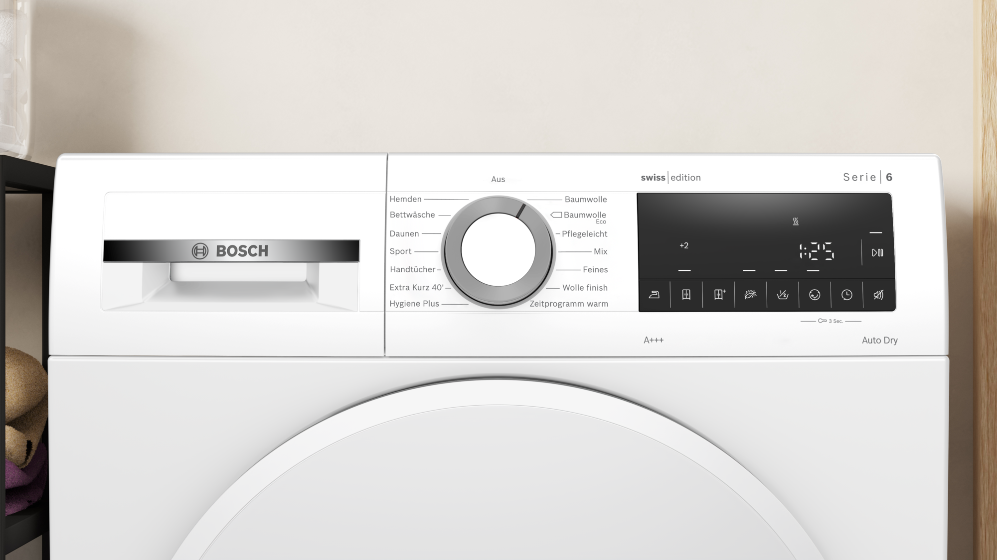 Weißes Bosch Waschmaschinen-Bedienfeld. Mit Drehregler, Digitalanzeige und verschiedenen Programmen. Die Maschine steht an einer beigen Wand.