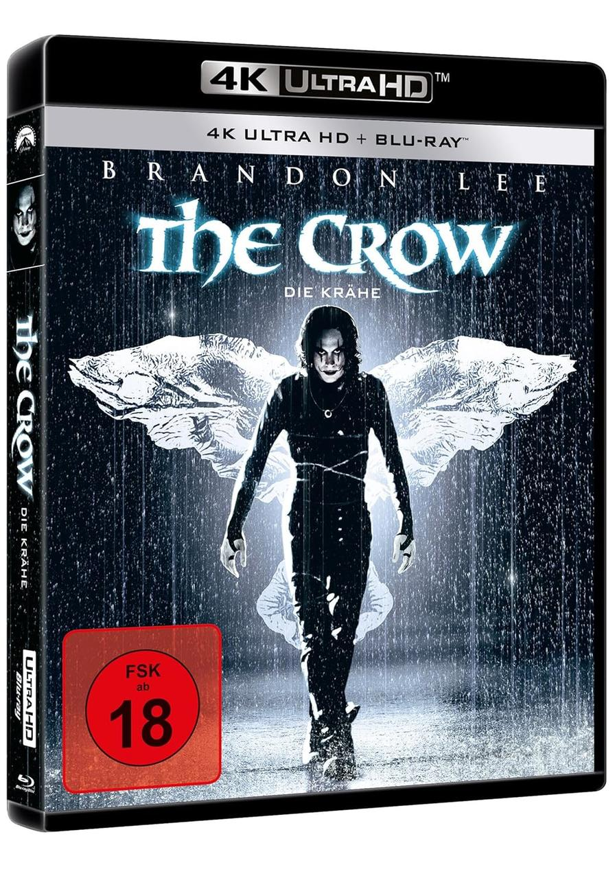 Filmcover von 'The Crow', ein Mann in Schwarz steht im Regen. Das Cover ist in einem Gehäuse.