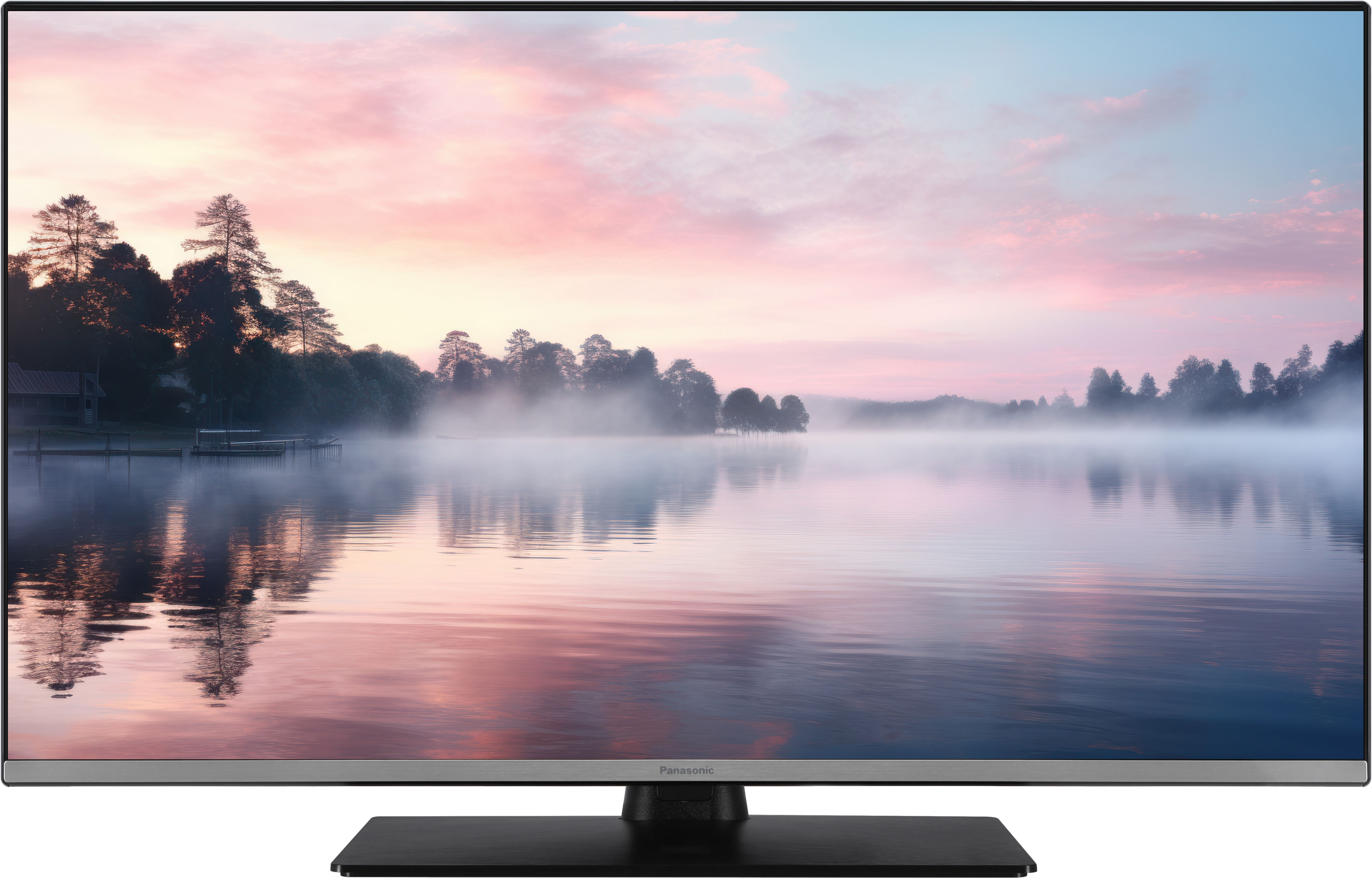 La télévision affiche une scène de lac brumeux avec des arbres sur les rives et un ciel rose.