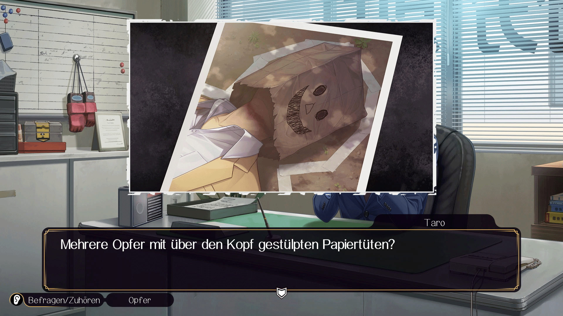 Eine Handyhülle mit einem Muster aus Dreiecken in verschiedenen Farben auf transparentem Hintergrund.