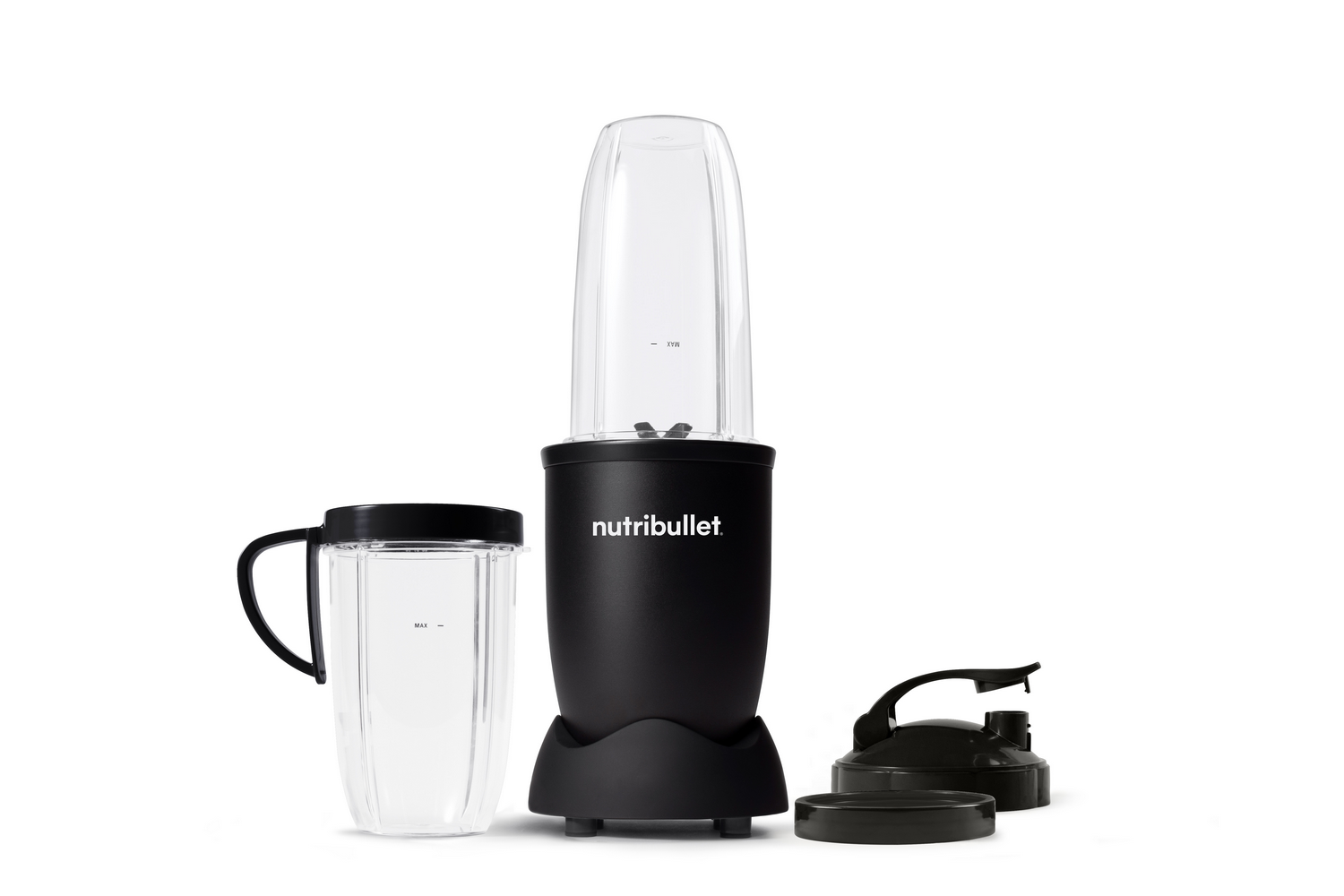 Una licuadora Nutribullet negra con un recipiente transparente y dos tazas adicionales.
