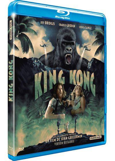 Boîtier Blu-ray : affiche du film King Kong avec gorille, hélicoptères et personnes.
