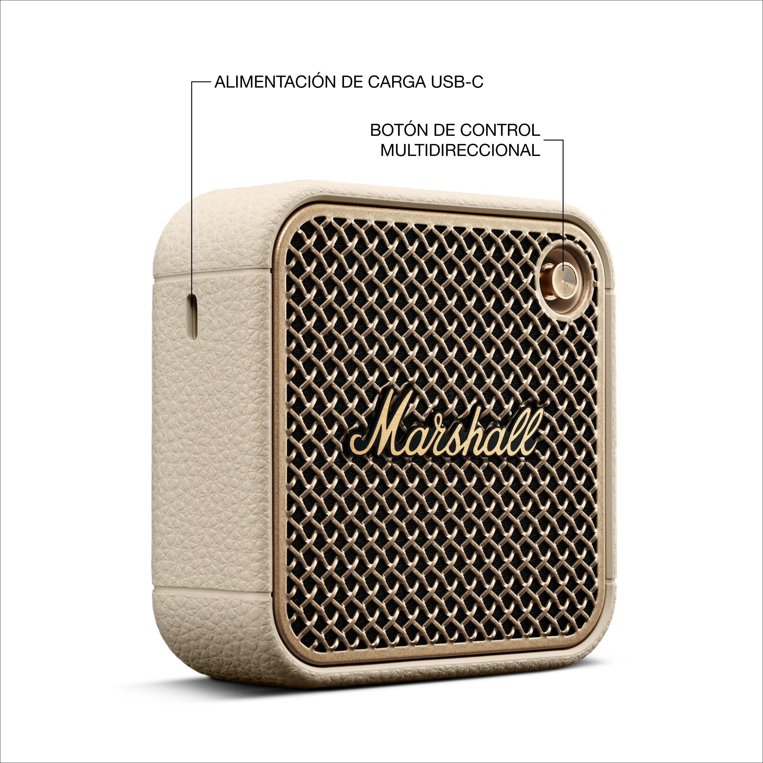 Altavoz beige con rejilla dorada, botón de control y puerto de carga.