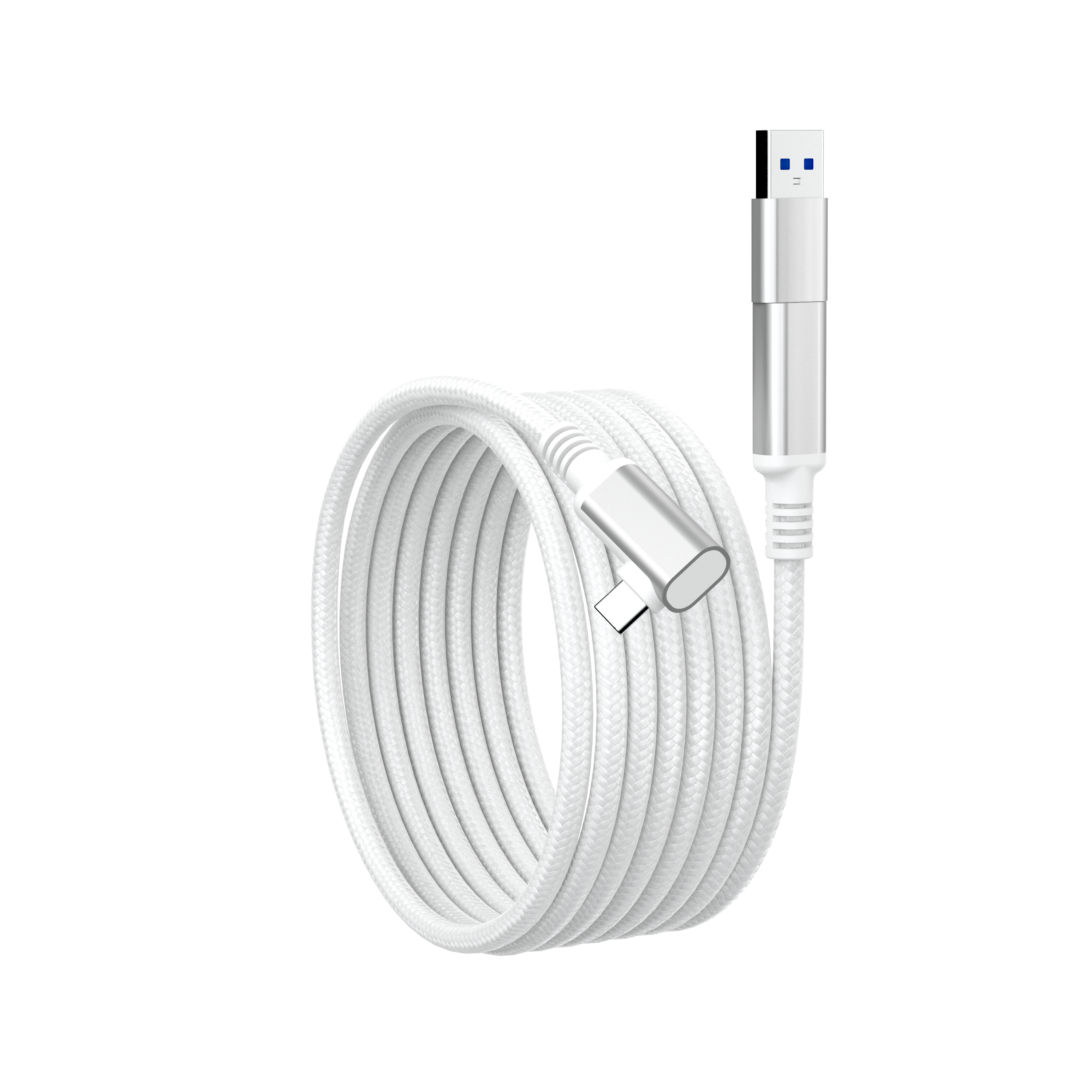 Weißes USB-C-Kabel. Weißes geflochtenes Kabel, silberne Anschlüsse. USB- und USB-C-Enden. Weißer Hintergrund.