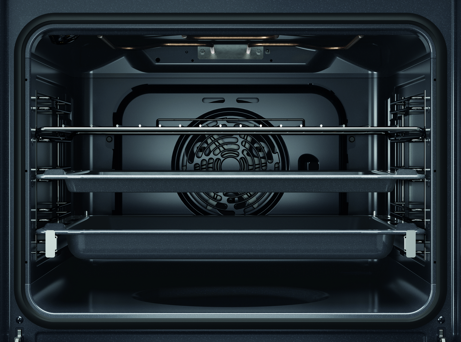 Interior del horno con rejillas. Tres estantes. Interior oscuro de un horno con ventilador visible.