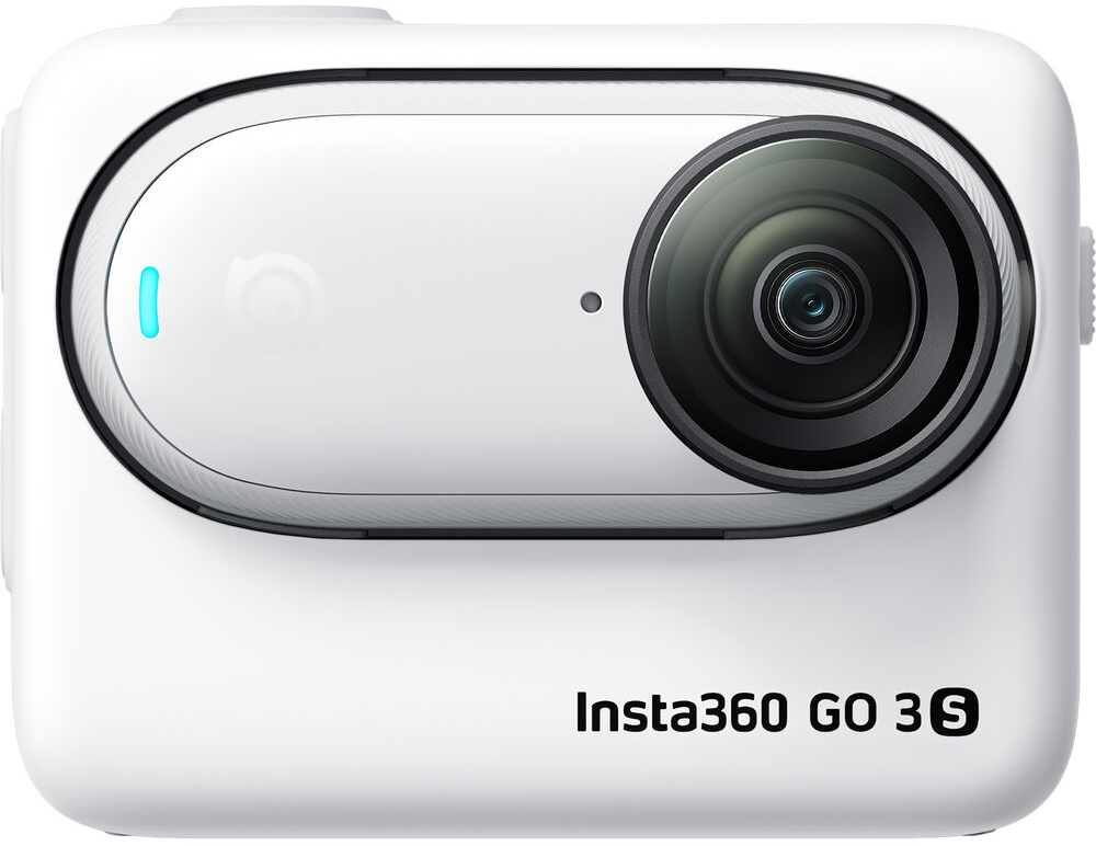 Fehér Insta360 GO 3S akciókamera, objektívvel és a termék nevével.