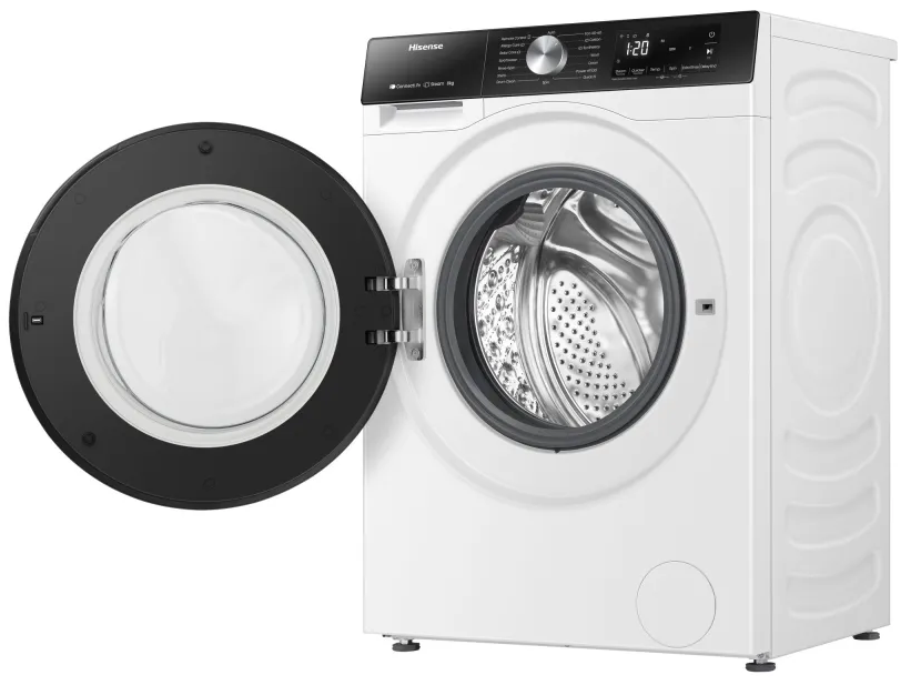 Fehér mosógép nyitott ajtóval, a belső dobot mutatva. Hisense logó látható.