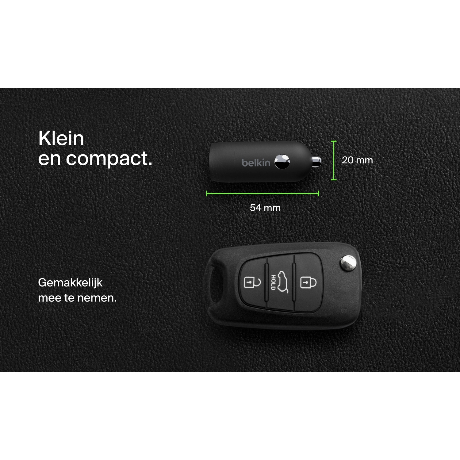 Zwarte Belkin autolader en autosleutel met afmetingen. Nederlandse tekst: 'Klein en compact'.