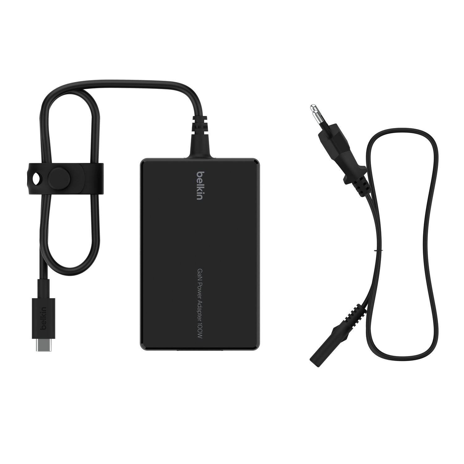 Un adaptateur secteur Belkin Gan Power 100W noir avec un câble USB-C et une prise d'alimentation. Fond blanc.