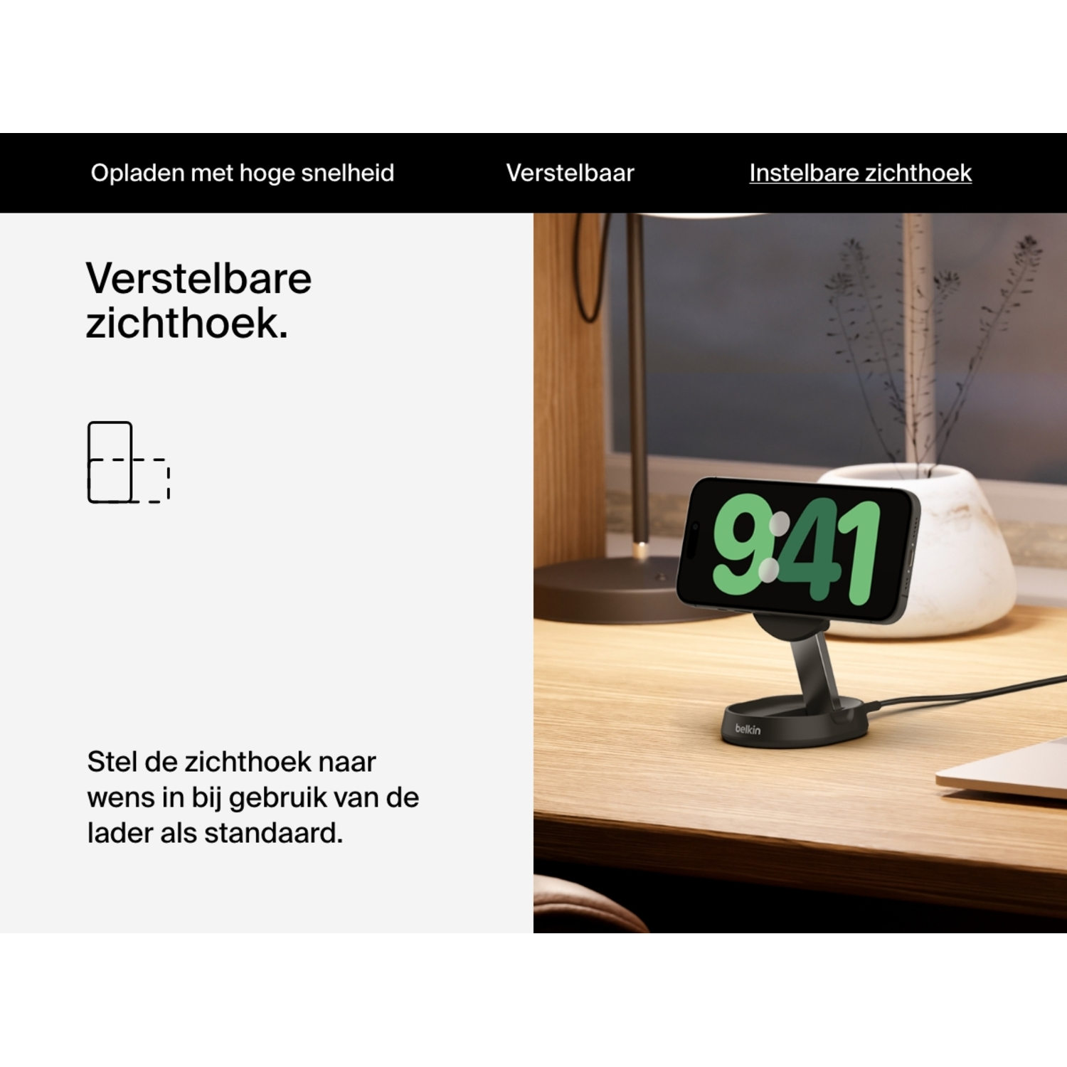 Smartphone op zwarte standaard, toont tijd. Tekst: Verstelbare kijkhoek. Witte achtergrond.