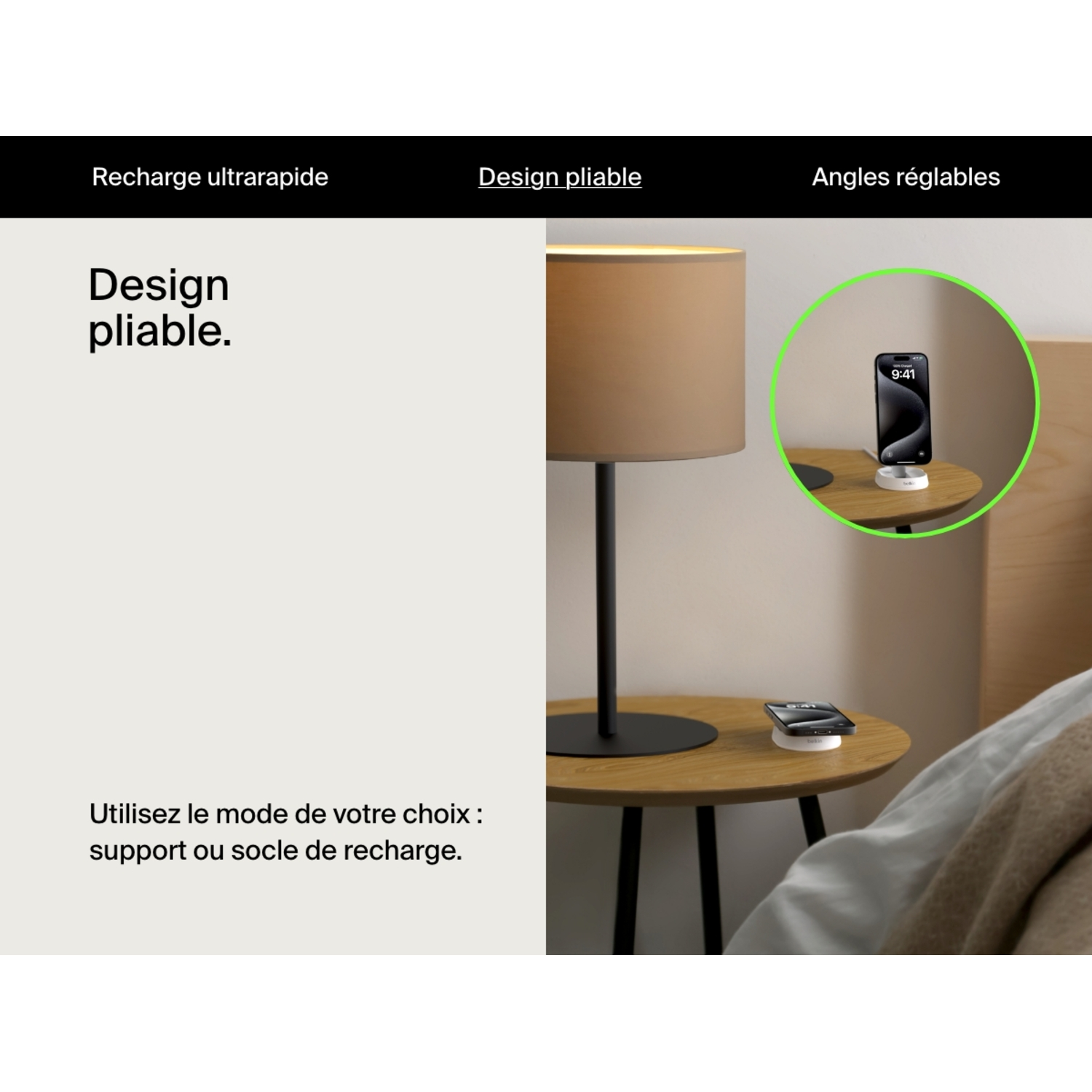 Un téléphone sur une table à côté d'une lampe avec un chargeur sans fil.