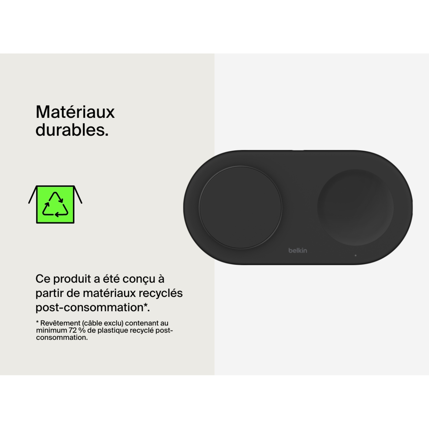 Socle de charge sans fil noir avec deux zones. Fond blanc, étiquette matériau recyclé.