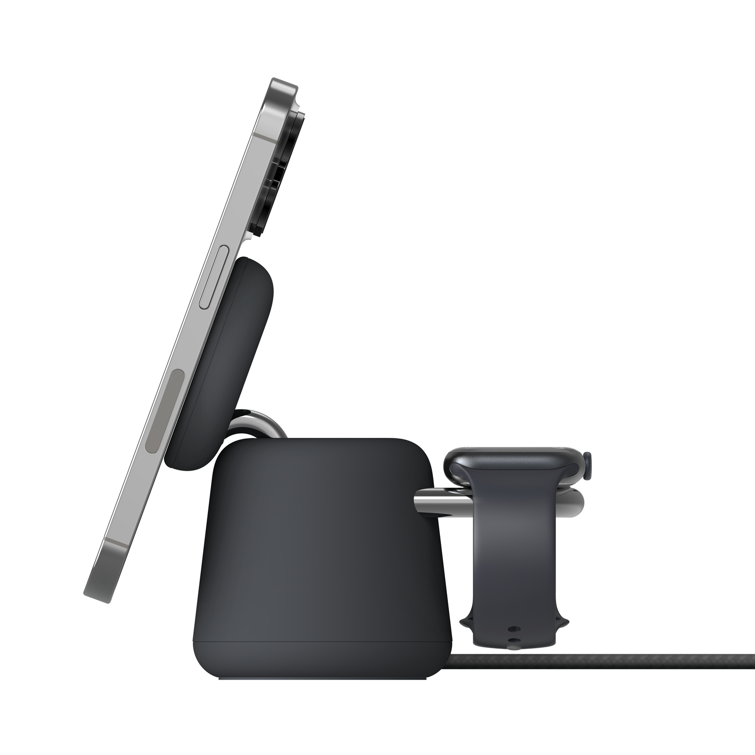 Een zwart oplaadstandaard met een telefoon en een Apple Watch bevestigd, naar links gekanteld.