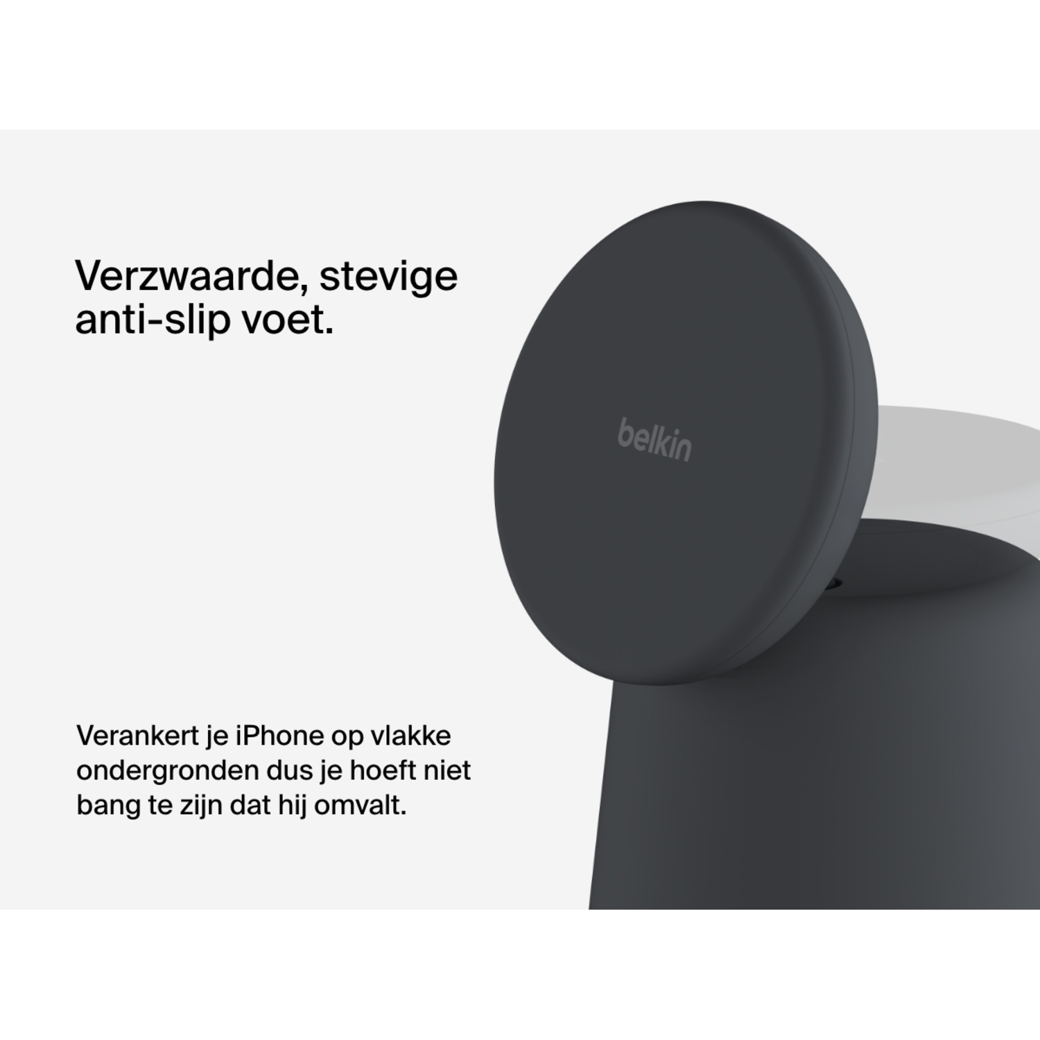 Een lichtblauwe smartphone met een camera aan de achterkant.
