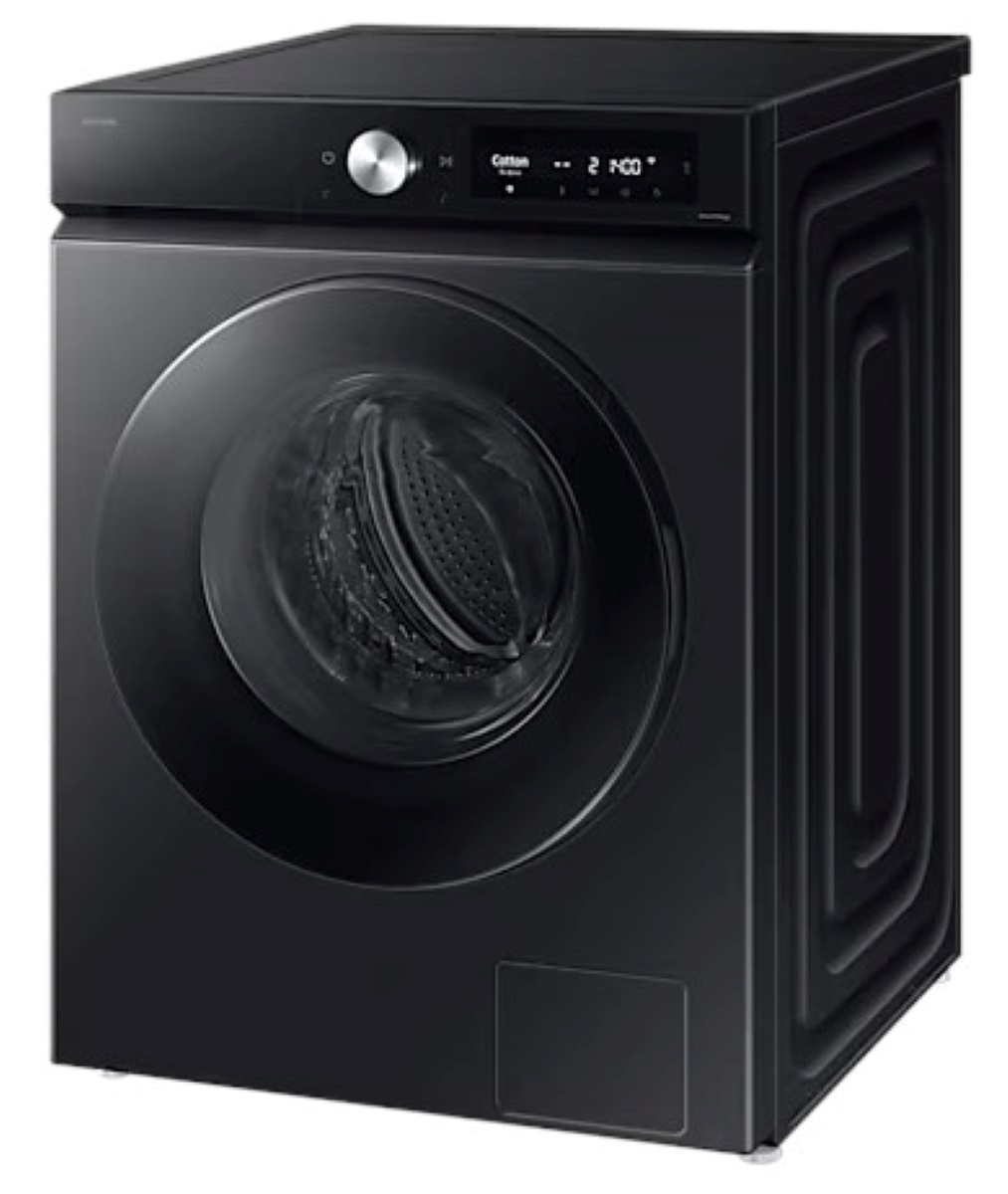 Czarna pralka ze szklanymi drzwiami i panelem sterowania. Tło jest białe.