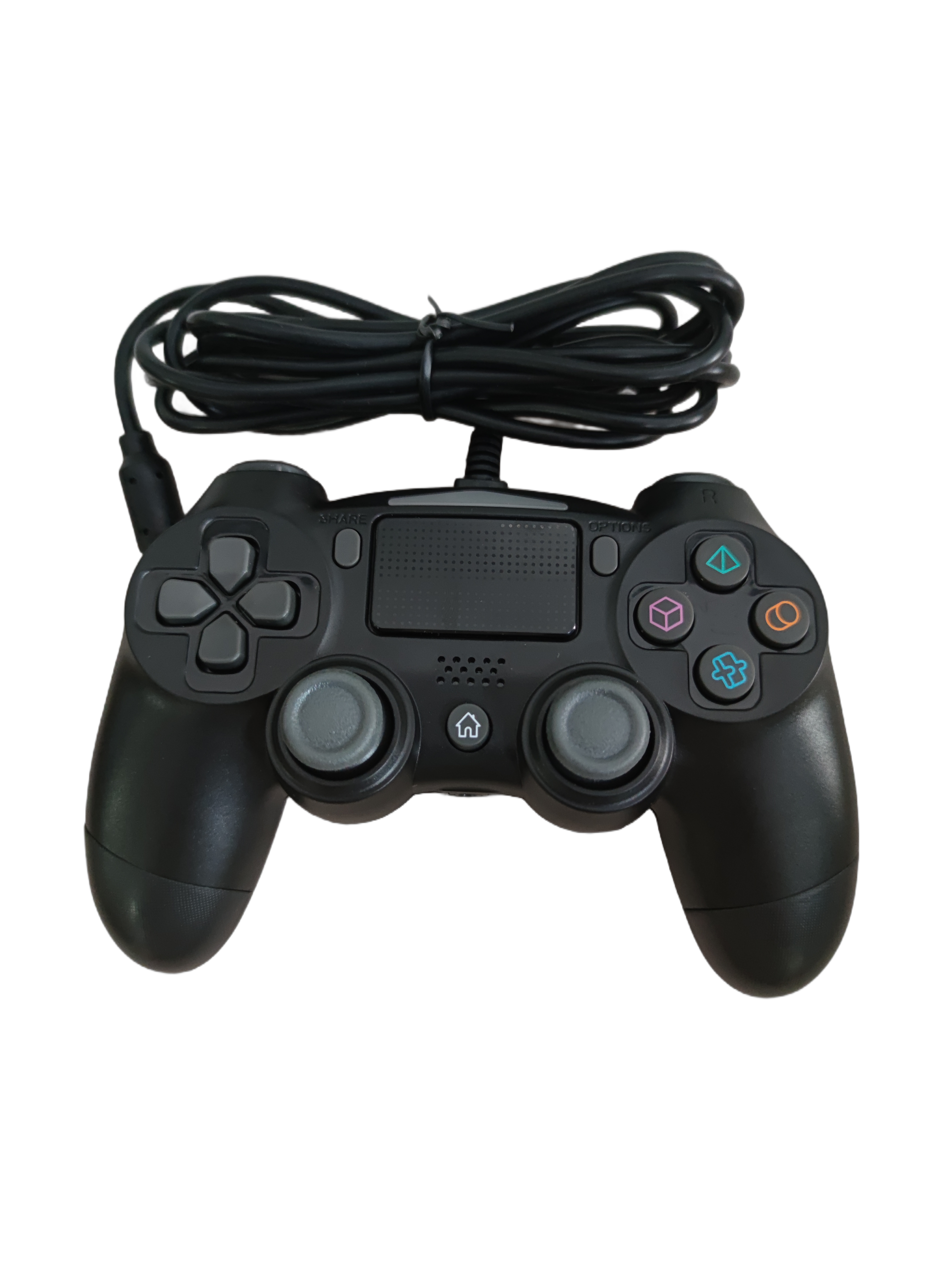 Kablolu siyah PS4 kontrolcüsü.