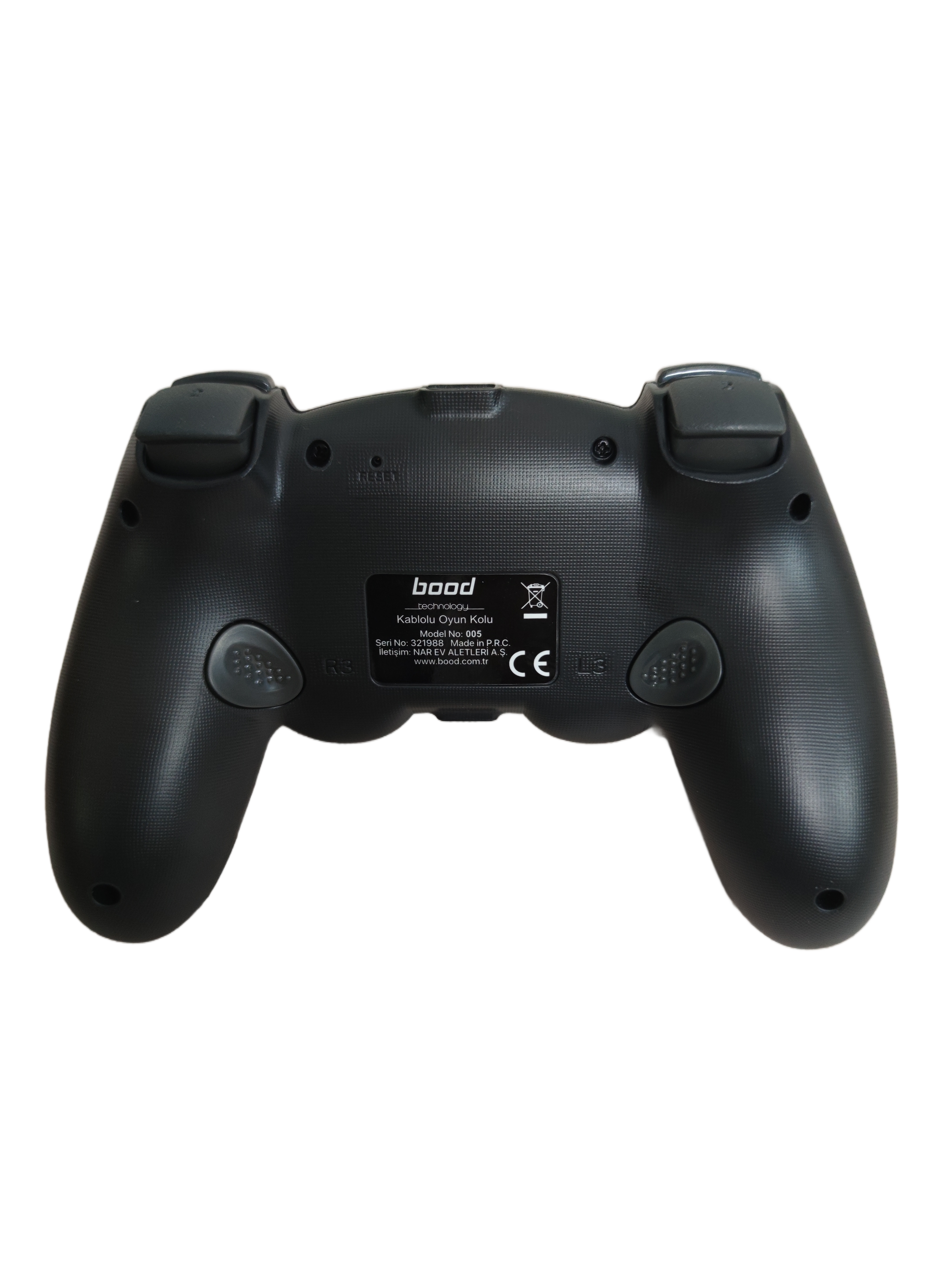 Siyah bir oyun kumandasının arkası, düğmeler ve 'bood' kelimesi beyaz bir arka plan üzerinde.