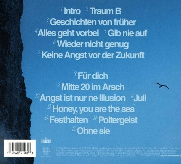Titelliste des Albums vor einer Meeres- und Himmelskulisse. Die Titelnamen sind auf Deutsch.