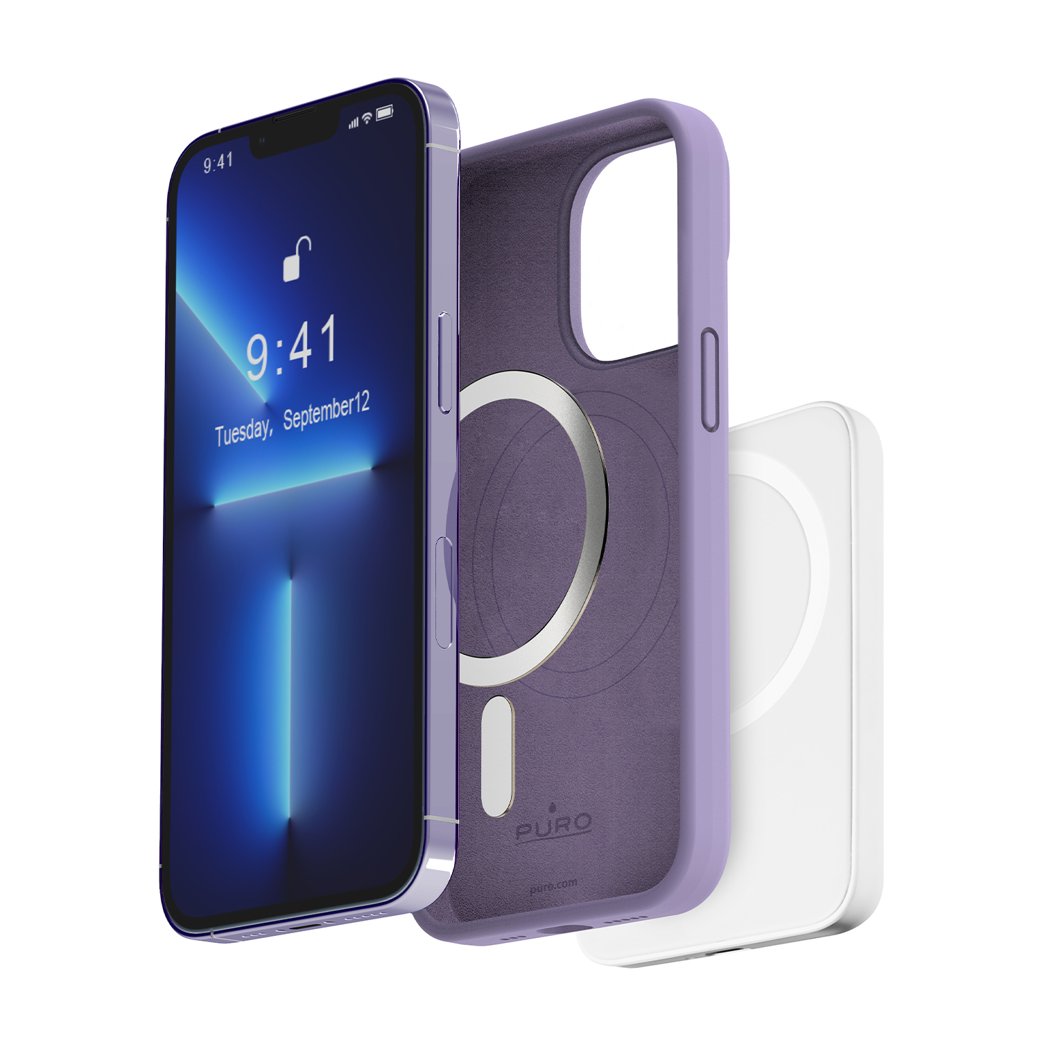 Un iPhone 13 pro accanto a una custodia viola con un caricatore MagSafe.
