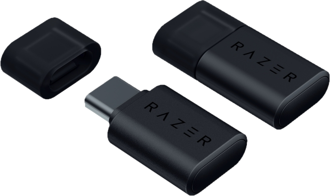 Due adattatori USB-C neri con la scritta RAZER stampata.